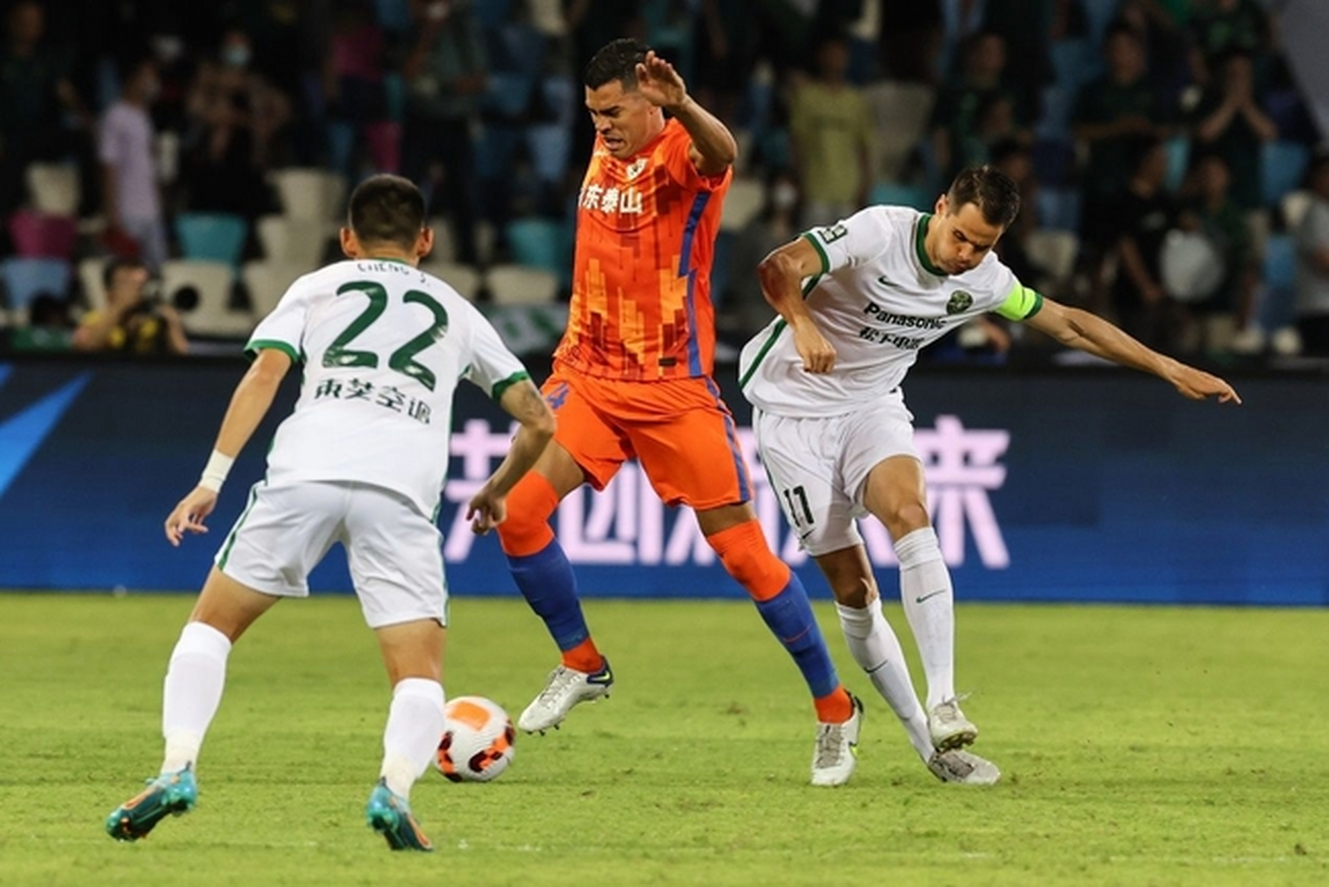 米乐官方入口关于皇家马德里迎中超关键赛，今晚官宣签约，悬念犹存，赛季目标并未改变的信息