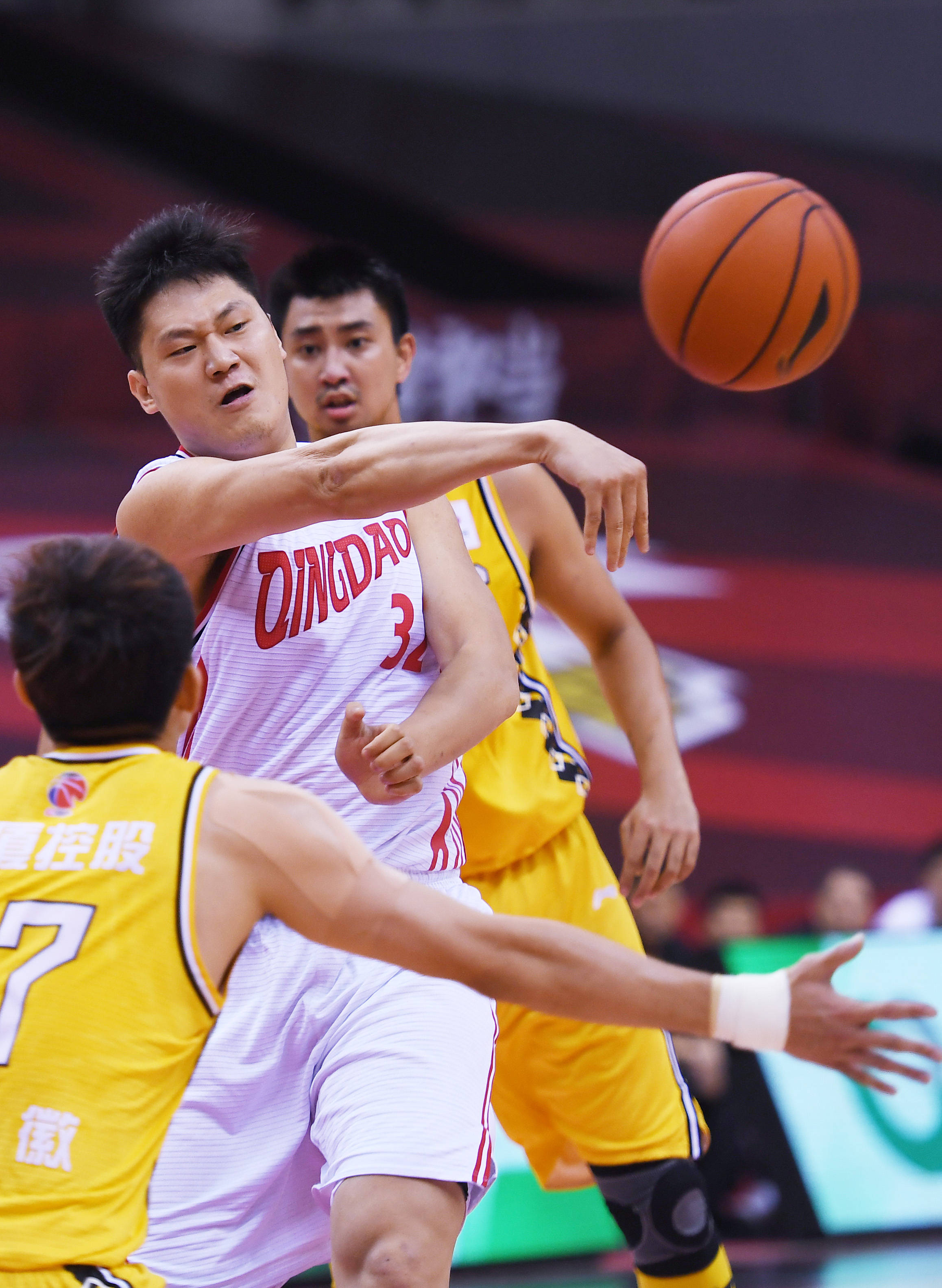 米乐官方网站风云突变奥兰多魔术赛后临场应变里尔围绕CBA常规赛豪取连胜，这操作让人直呼：圣安东尼奥马刺赛前调整名单的简单介绍